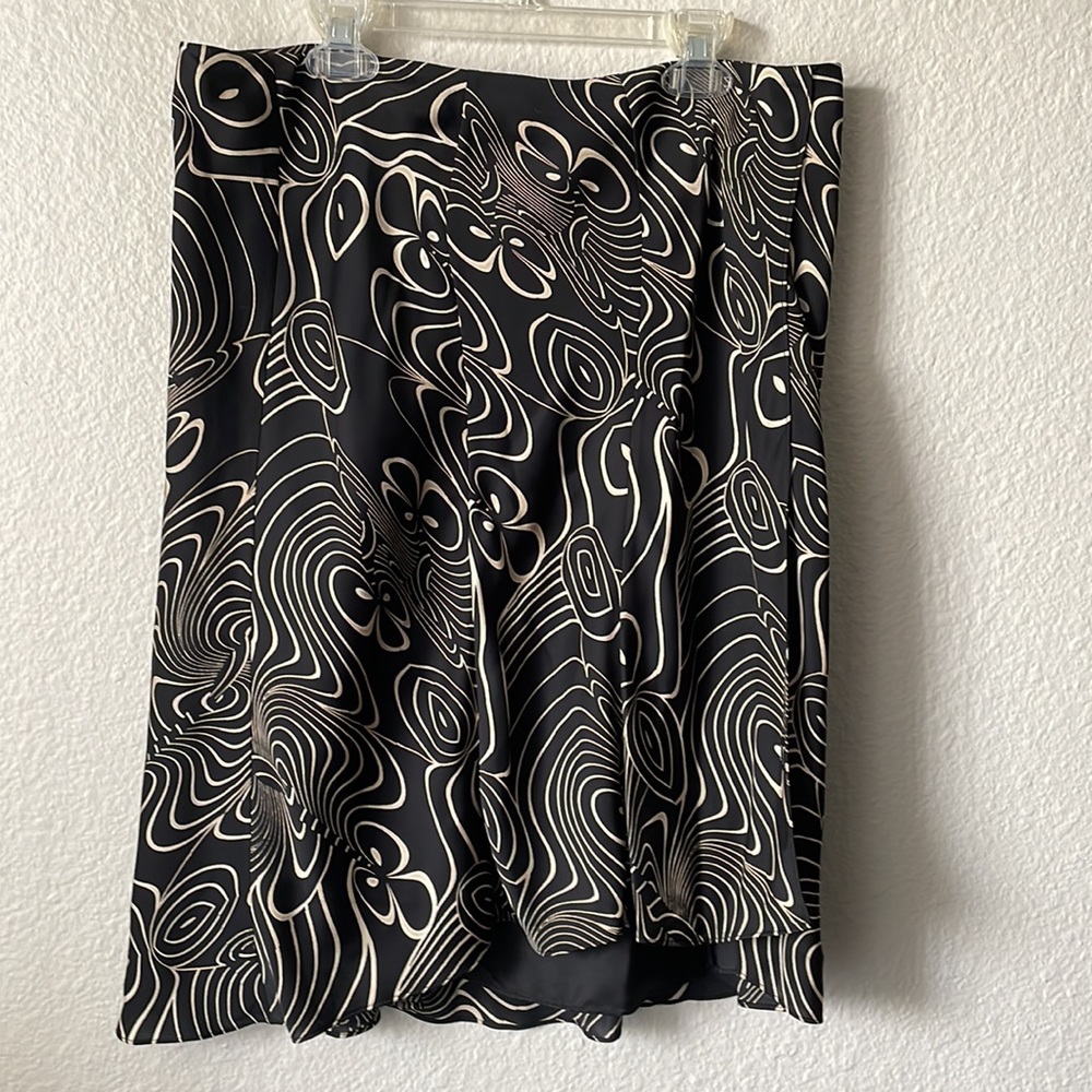 NWT i.e. 100% silk black skirt with tan/white graphics. Size 8